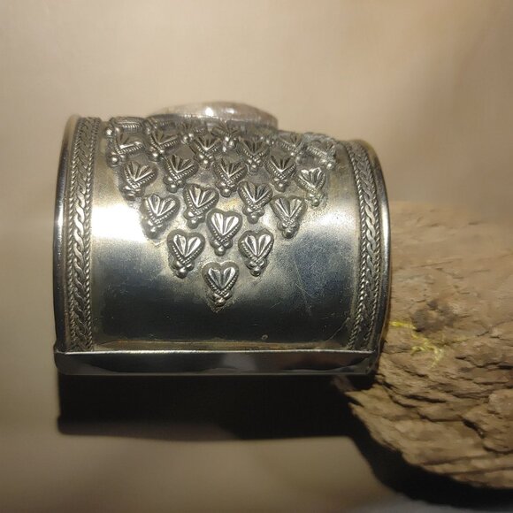Handcrafted Silver Cuff Bracelet Intricate Floral Design Stone Natural Accent - Picture 9 of 10